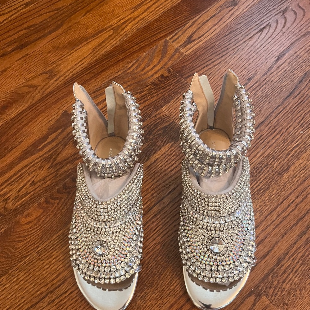 Ladies Elegant Clothes and Shoes